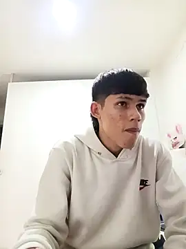 Snapshot of mazo18 chatting on January 6, 4:27 am mazo18 online show from January 6, 4:27 am