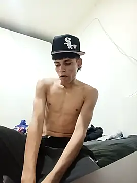 Snapshot of mazo18 chatting on February 1, 7:29 am mazo18 online show from February 1, 7:29 am