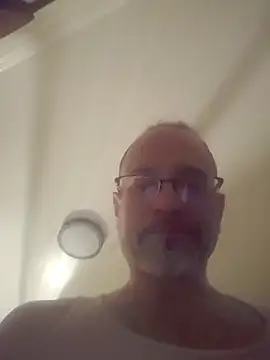 Snapshot of Curious9884 chatting on February 4, 10:15 pm Curious9884 online show from February 4, 10:15 pm