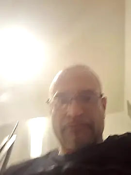 Snapshot of Curious9884 chatting on February 26, 4:11 am Curious9884 online show from February 26, 4:11 am