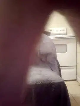 Snapshot of Curious9884 chatting on March 22, 7:39 pm Curious9884 online show from March 22, 7:39 pm