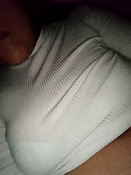 Snapshot of madeelinee chatting on October 2, 5:25 am madeelinee online show from October 2, 5:25 am