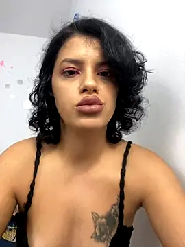 Snapshot of VanessaMille chatting on October 2, 5:20 pm VanessaMille online show from October 2, 5:20 pm