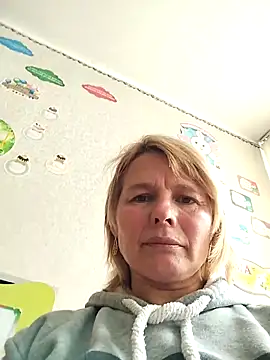 Snapshot of Masha412111 chatting on October 2, 11:06 am Masha412111 online show from October 2, 11:06 am
