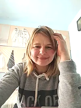 Snapshot of Masha412111 chatting on February 13, 8:54 am Masha412111 online show from February 13, 8:54 am