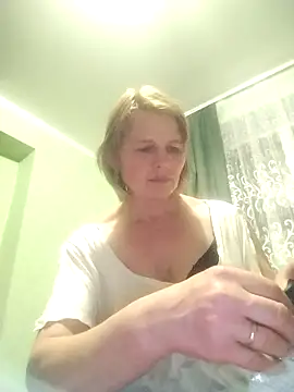 Snapshot of Masha412111 chatting on April 5, 8:17 pm Masha412111 online show from April 5, 8:17 pm