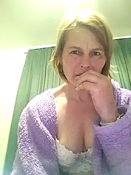 Snapshot of Masha412111 chatting on April 22, 9:05 pm Masha412111 online show from April 22, 9:05 pm