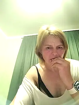 Snapshot of Masha412111 chatting on April 29, 9:32 pm Masha412111 online show from April 29, 9:32 pm