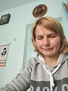 Snapshot of Masha412111 chatting on May 19, 8:42 am Masha412111 online show from May 19, 8:42 am