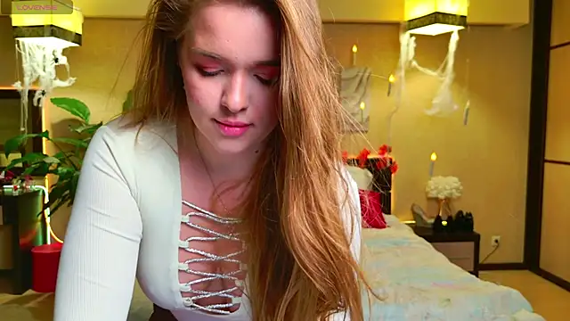 EmilyWhispers online show from October 8, 7:44 pm