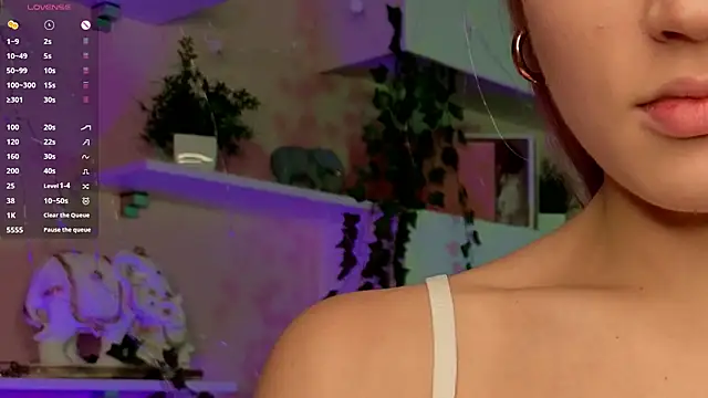 JulieLupo online show from December 5, 6:11 am