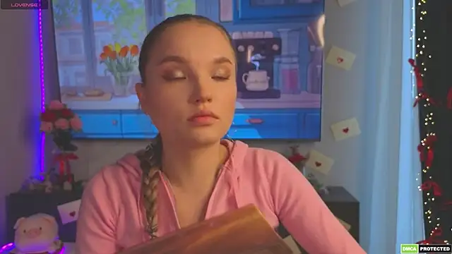 JulieLupo online show from April 2, 6:11 am