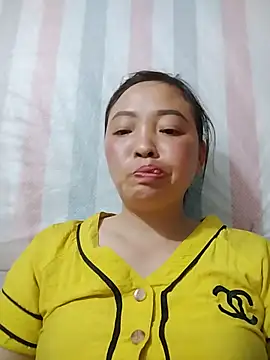 Snapshot of Minkine022 chatting on May 17, 8:23 am Minkine022 online show from May 17, 8:23 am