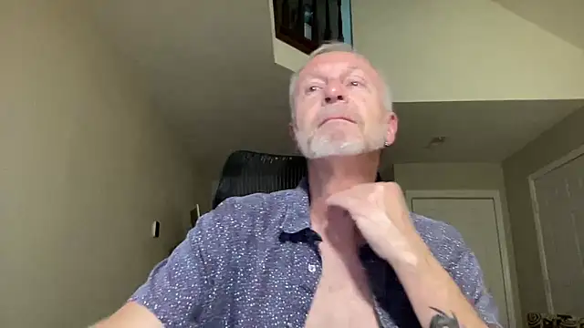 Snapshot of ApolloThrust chatting on October 3, 10:29 pm ApolloThrust online show from October 3, 10:29 pm