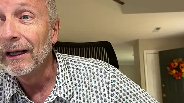 Snapshot of ApolloThrust chatting on October 21, 8:20 pm ApolloThrust online show from October 21, 8:20 pm