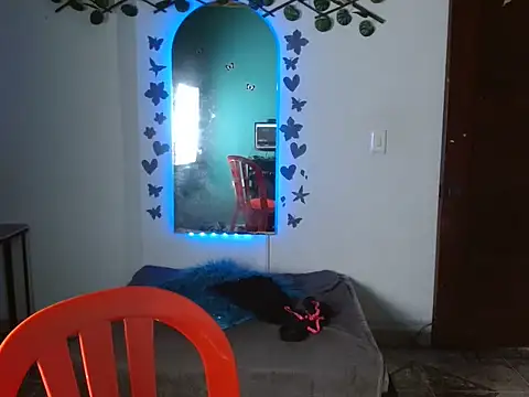 Ebony luna online show from December 5, 7:10 pm