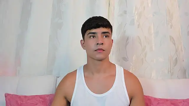 Snapshot of Thiago_Connor21 chatting on February 6, 11:19 pm Thiago Connor21 online show from February 6, 11:19 pm
