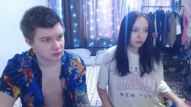 Snapshot of Mark_and_Wendy chatting on February 14, 7:05 am Mark and Wendy online show from February 14, 7:05 am