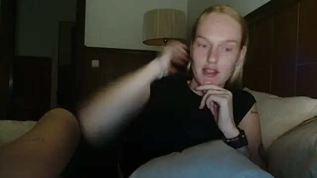Snapshot of cvagnen chatting on October 1, 7:31 pm cvagnen online show from October 1, 7:31 pm