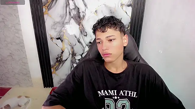 Im david02 online show from December 1, 1:05 pm