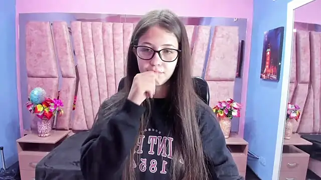 sarah sweett  online show from October 14, 1:23 pm