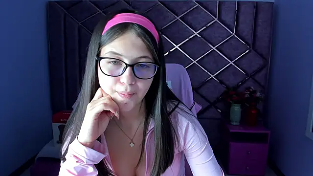 sarah sweett  online show from April 30, 2:12 pm