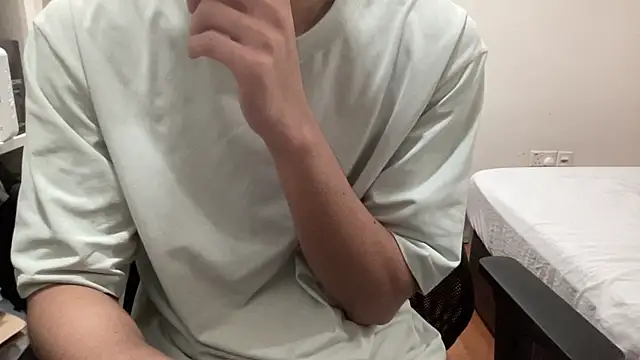 Snapshot of 16hornydog chatting on October 7, 6:27 pm 16hornydog online show from October 7, 6:27 pm