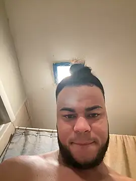 Snapshot of familia0210 chatting on October 4, 10:52 pm familia0210 online show from October 4, 10:52 pm