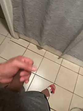 Snapshot of familia0210 chatting on October 29, 6:04 am familia0210 online show from October 29, 6:04 am