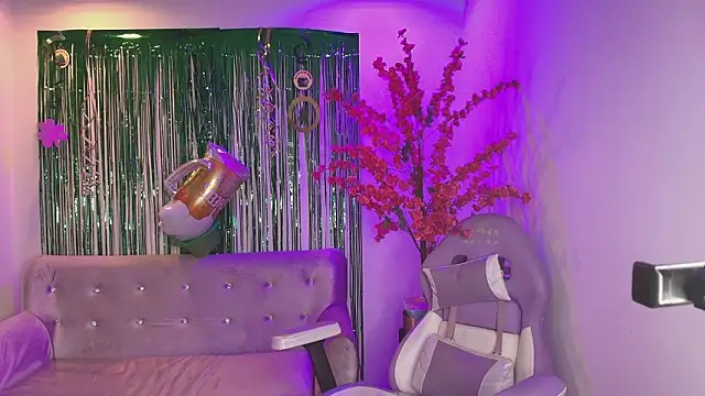 Snapshot of Summer_miller chatting on March 17, 11:35 am Summer miller online show from March 17, 11:35 am