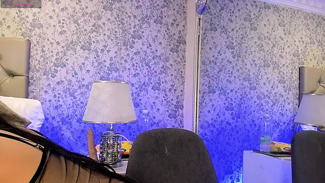 Clohe Bell online show from January 12, 1:27 pm