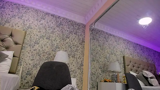 Clohe Bell online show from January 15, 1:26 pm