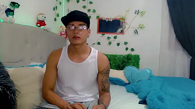 Snapshot of Piliphe_latin chatting on October 2, 5:03 am Piliphe latin online show from October 2, 5:03 am