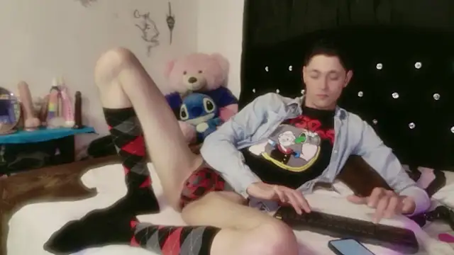 Snapshot of Tyler_cat chatting on February 14, 11:40 am Tyler cat online show from February 14, 11:40 am