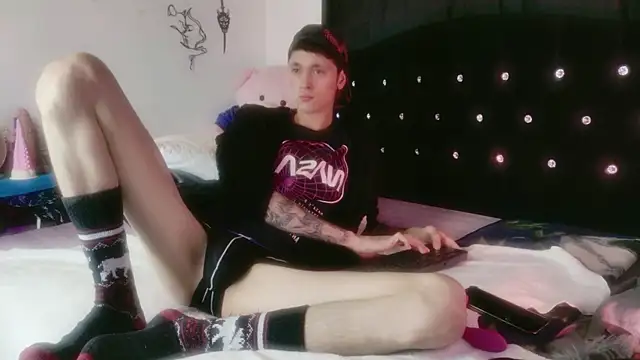 Snapshot of Tyler_cat chatting on March 27, 1:22 am Tyler cat online show from March 27, 1:22 am