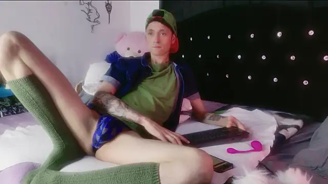 Snapshot of Tyler_cat chatting on March 28, 3:06 am Tyler cat online show from March 28, 3:06 am