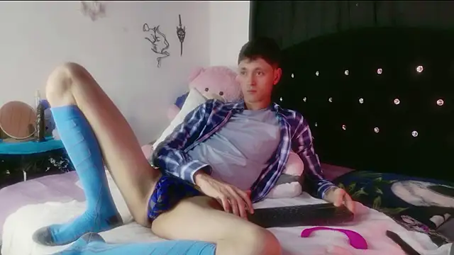 Snapshot of Tyler_cat chatting on March 29, 2:33 am Tyler cat online show from March 29, 2:33 am