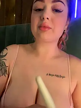 KellyMoors online show from December 4, 1:15 am