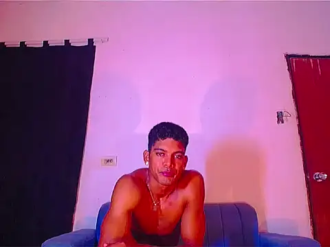 Snapshot of theMyke101 chatting on June 14, 12:41 am theMyke101 online show from June 14, 12:41 am