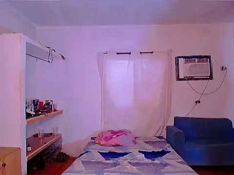 Snapshot of theMyke101 chatting on June 15, 10:12 pm theMyke101 online show from June 15, 10:12 pm