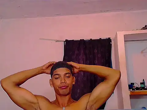 Snapshot of theMyke101 chatting on July 7, 2:47 am theMyke101 online show from July 7, 2:47 am