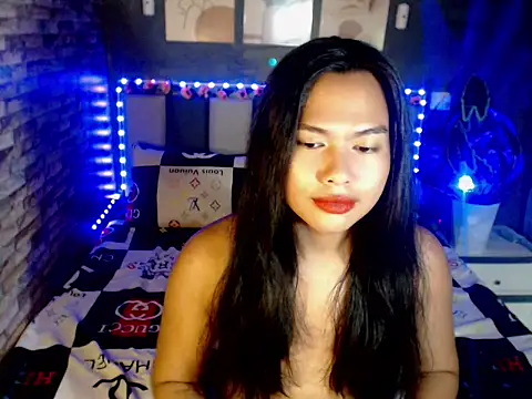 Snapshot of fallinLunaxX chatting on May 16, 9:28 am fallinLunaxX online show from May 16, 9:28 am