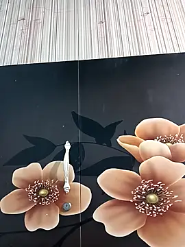 tulip-bae online show from October 6, 3:20 pm