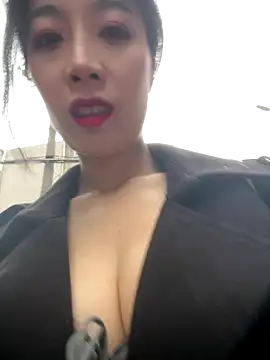 Snapshot of yourkeer chatting on November 2, 9:11 am yourkeer online show from November 2, 9:11 am