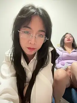 Snapshot of yourkeer chatting on November 25, 6:52 pm yourkeer online show from November 25, 6:52 pm