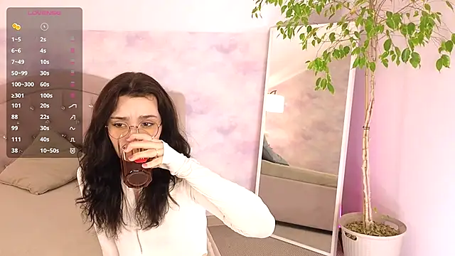ElizabethMilller  online show from May 6, 3:39 pm