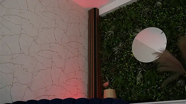 Snapshot of sisi_von_dee chatting on June 17, 7:37 pm sisi von dee online show from June 17, 7:37 pm