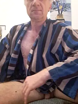 Snapshot of Vintermelon2 chatting on March 13, 7:04 am Vintermelon2 online show from March 13, 7:04 am