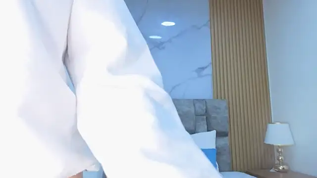 Snapshot of angel__kiss chatting on February 12, 11:27 am angel kiss online show from February 12, 11:27 am