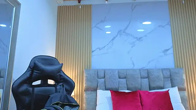 Snapshot of angel__kiss chatting on February 18, 11:39 am angel kiss online show from February 18, 11:39 am